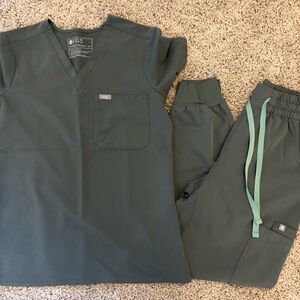 Figs Women's Moss Green Scrub Set